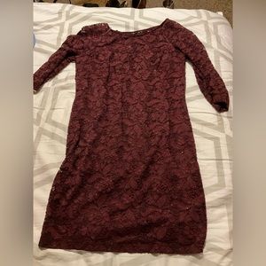 Gorgeous short dress, would be pretty for a Christmas party